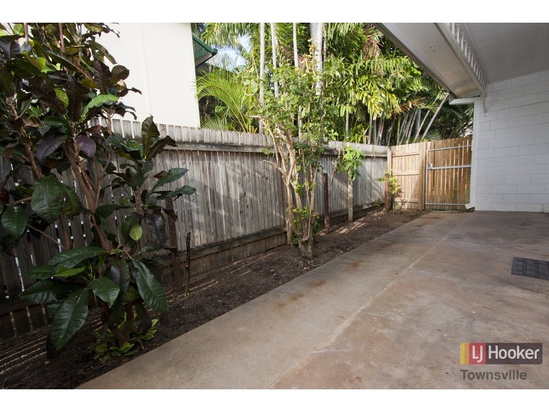 3/4 Campbell Street, Hermit Park QLD 4812