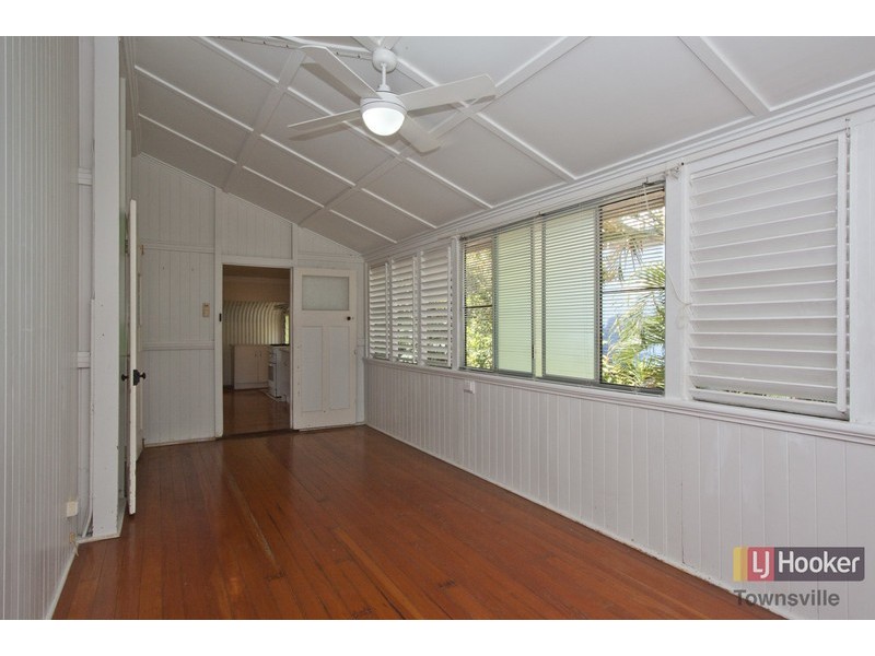 17 Derby Street, Pimlico QLD 4812