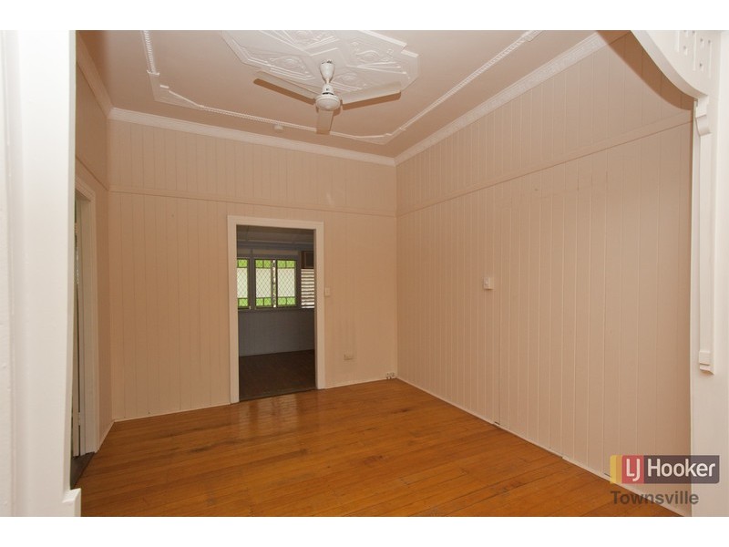 17 Derby Street, Pimlico QLD 4812