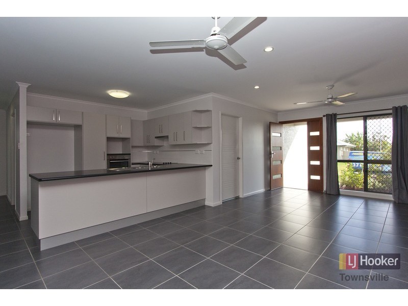 2 Pincer Court, Bushland Beach QLD 4818