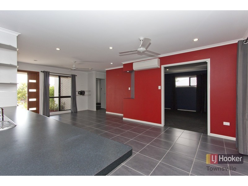 2 Pincer Court, Bushland Beach QLD 4818