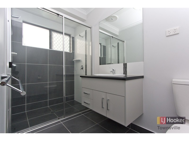 2 Pincer Court, Bushland Beach QLD 4818