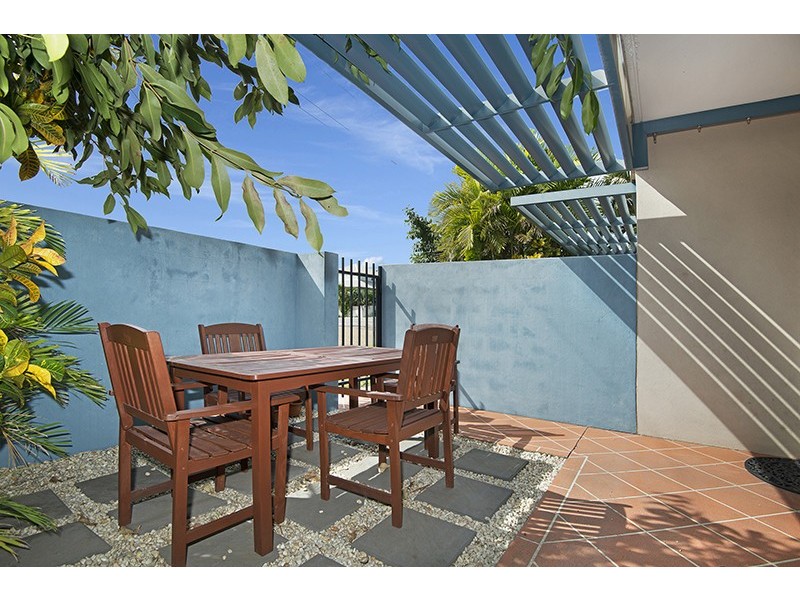 2/22 Stuart Street, North Ward QLD 4810