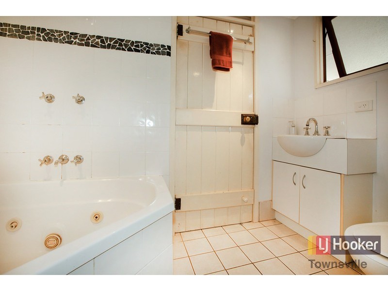 24 Morehead Street, South Townsville QLD 4810