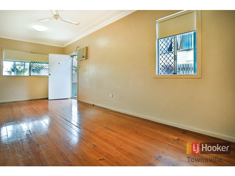 9 Tully Street, South Townsville QLD 4810