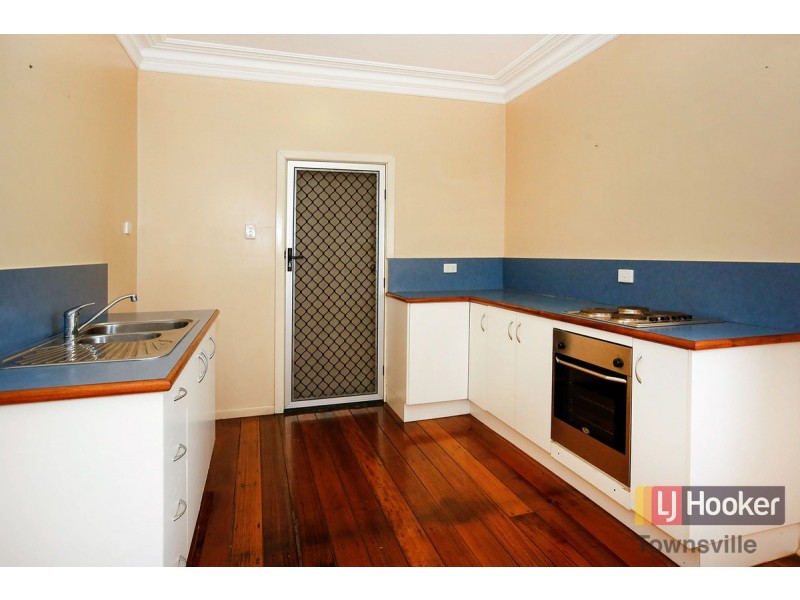 9 Tully Street, South Townsville QLD 4810