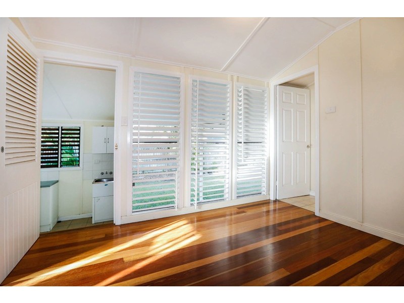 33 Nix Street, West End QLD 4810