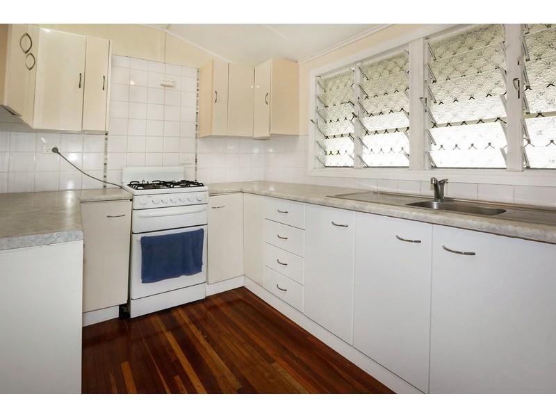 33 Nix Street, West End QLD 4810