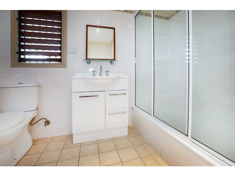 33 Nix Street, West End QLD 4810