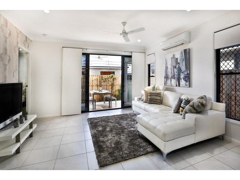 11 Lawrie Avenue, Oonoonba QLD 4811