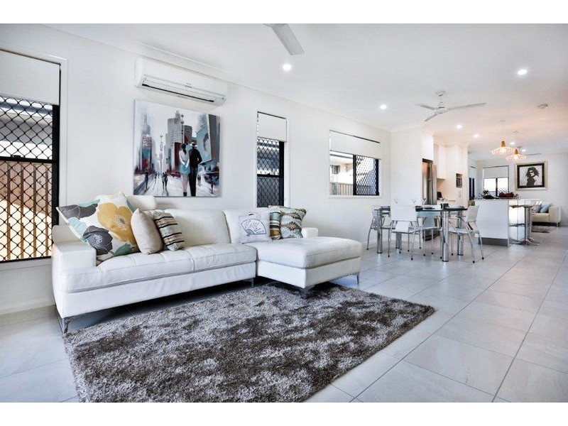 11 Lawrie Avenue, Oonoonba QLD 4811