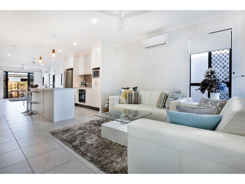 11 Lawrie Avenue, Oonoonba QLD 4811