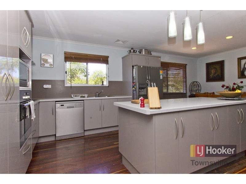 21 Rossato Crescent, Rasmussen QLD 4815