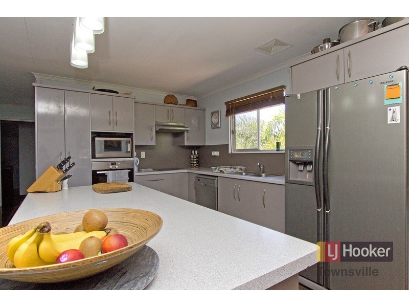 21 Rossato Crescent, Rasmussen QLD 4815