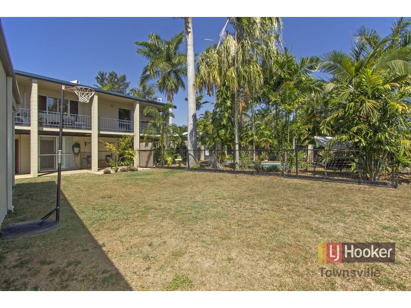 21 Rossato Crescent, Rasmussen QLD 4815