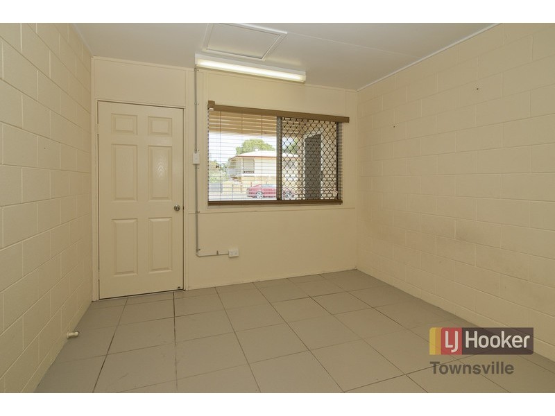 1/2 Illuta Street, Rasmussen QLD 4815