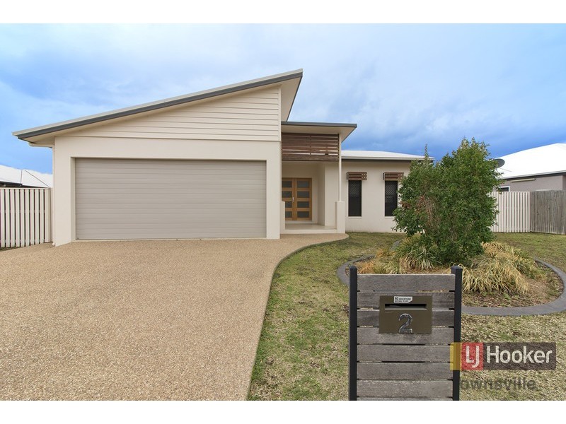 2 Rattray Street, Bushland Beach QLD 4818