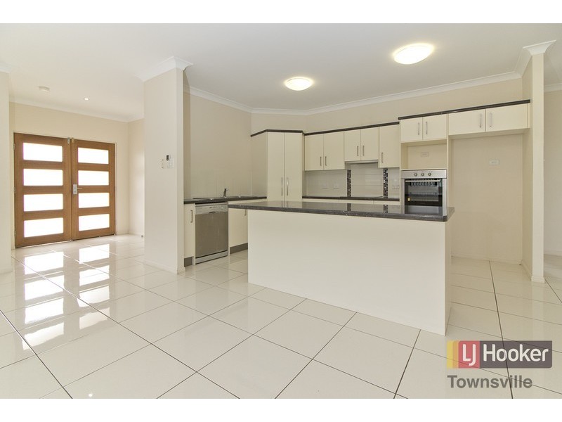 2 Rattray Street, Bushland Beach QLD 4818