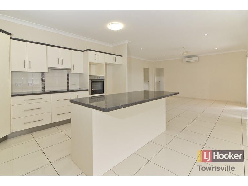 2 Rattray Street, Bushland Beach QLD 4818