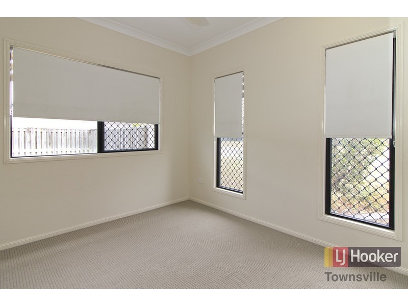 2 Rattray Street, Bushland Beach QLD 4818