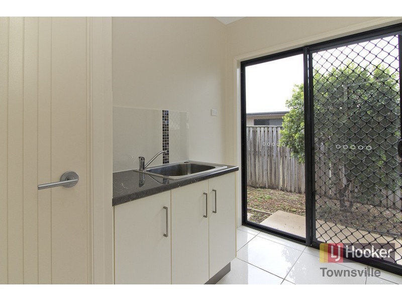 2 Rattray Street, Bushland Beach QLD 4818