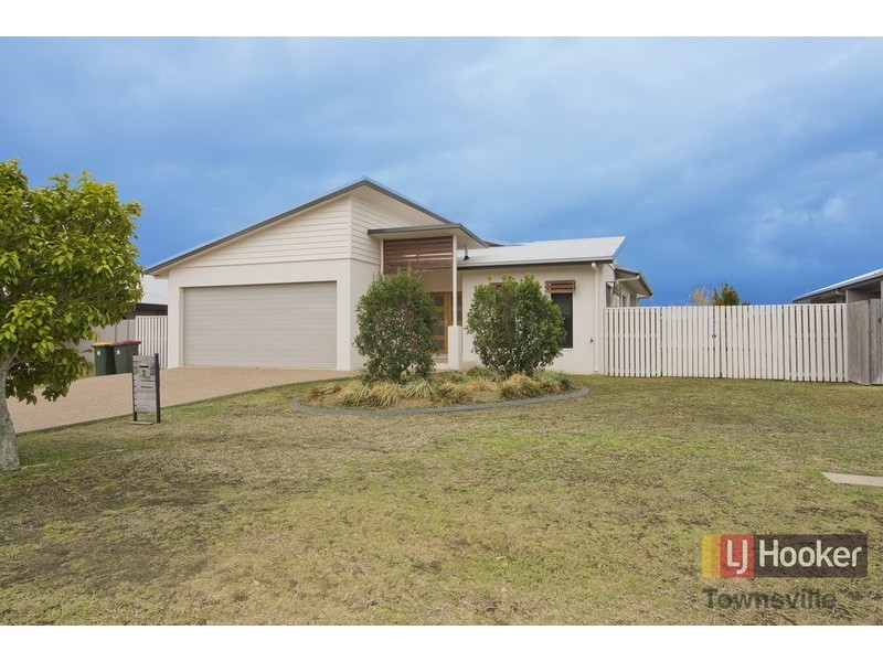 2 Rattray Street, Bushland Beach QLD 4818