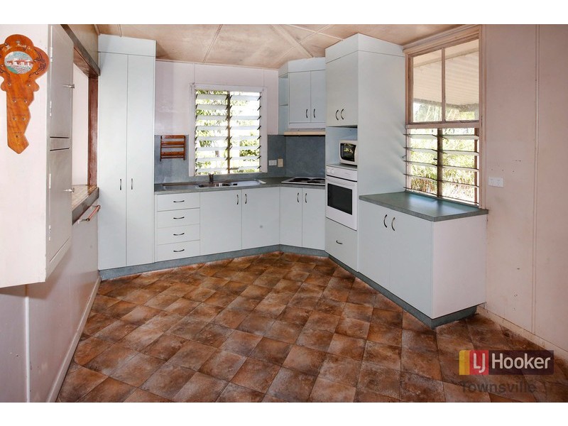 12 Palmerston Street, Pimlico QLD 4812