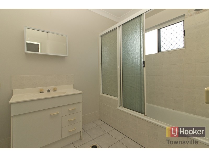 24 Gould Street, Kirwan QLD 4817