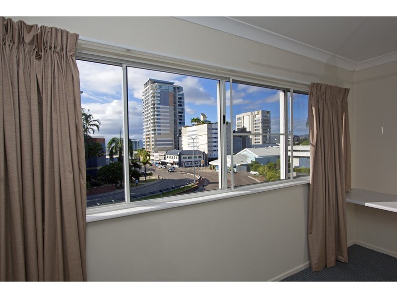 2/2 Oxley Street, Townsville City QLD 4810