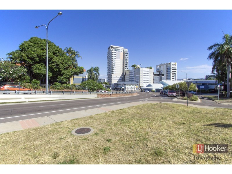 2/2 Oxley Street, Townsville City QLD 4810