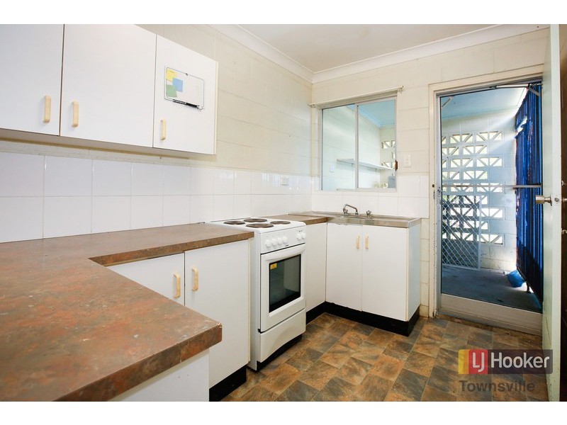 68 Coates Street, Mount Louisa QLD 4814