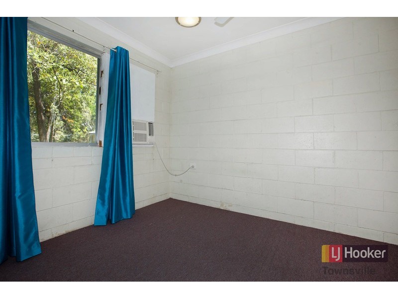 68 Coates Street, Mount Louisa QLD 4814