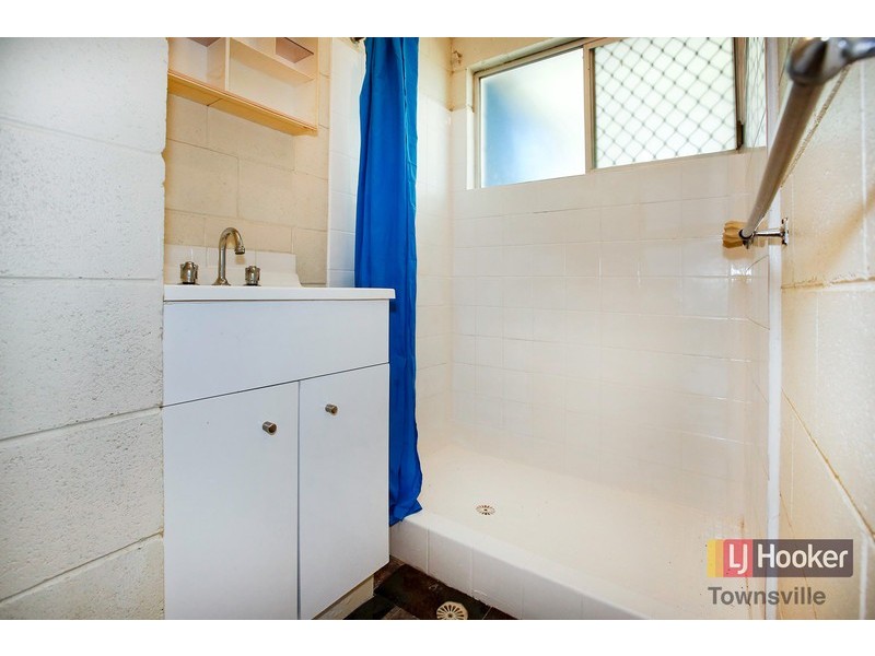 68 Coates Street, Mount Louisa QLD 4814