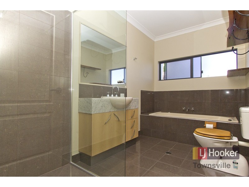 75 Shutehaven Circuit, Bushland Beach QLD 4818