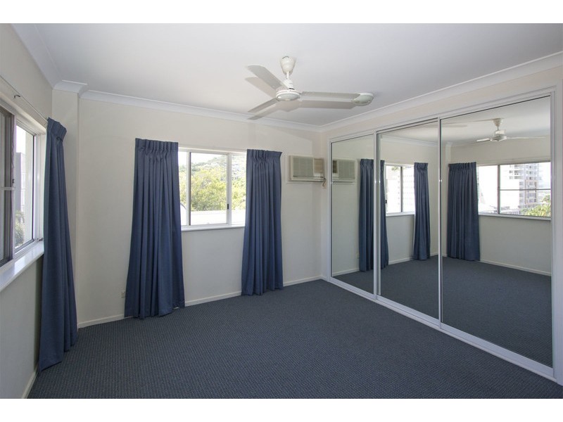 4/2 Oxley Street, Townsville City QLD 4810