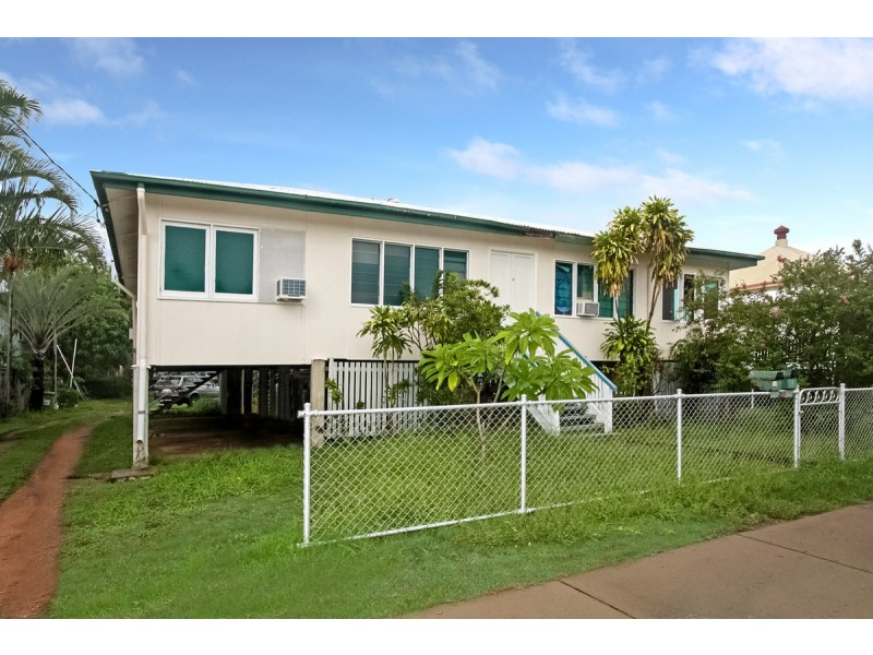 2/119 Eyre Street, North Ward QLD 4810