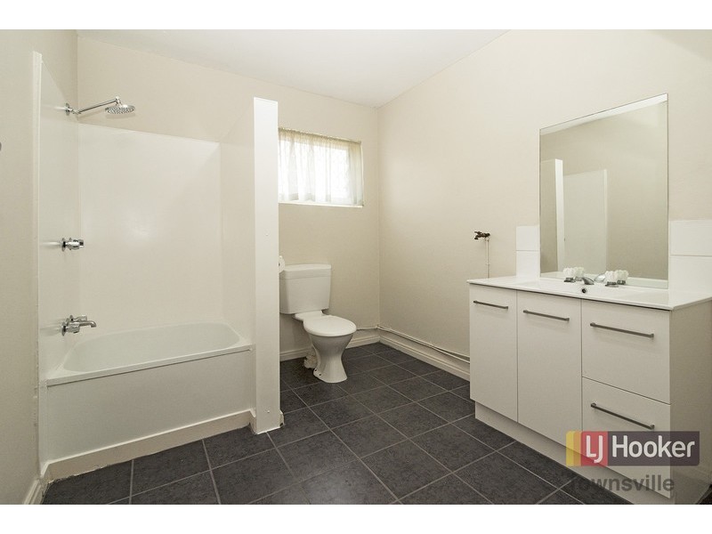 3/18a Carr Street, Hermit Park QLD 4812