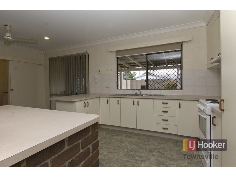19 Glenrock Drive, Rasmussen QLD 4815