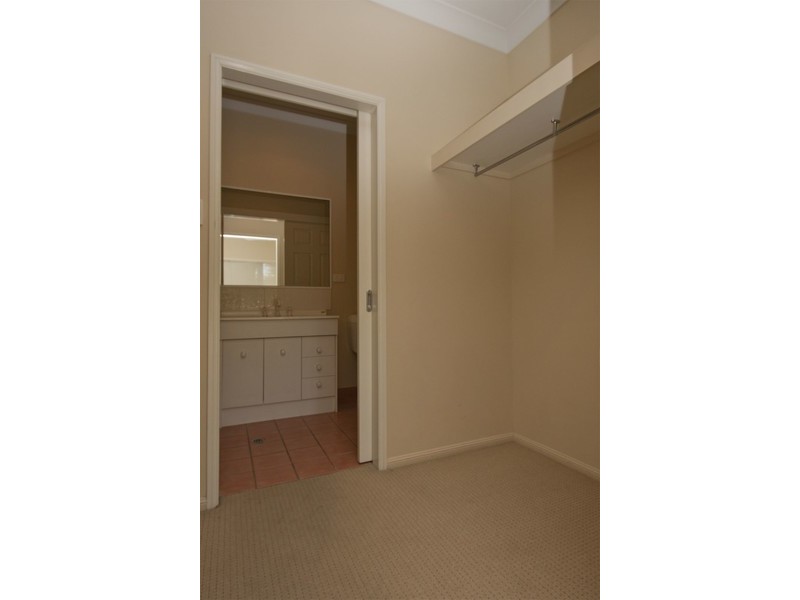 5 Carina Court, Mount Louisa QLD 4814