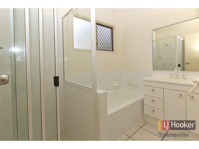 34 Young Circuit, Kirwan QLD 4817