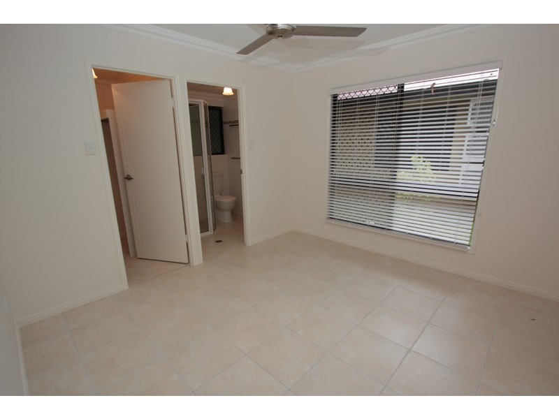 4/25 Surrey Street, Hyde Park QLD 4812