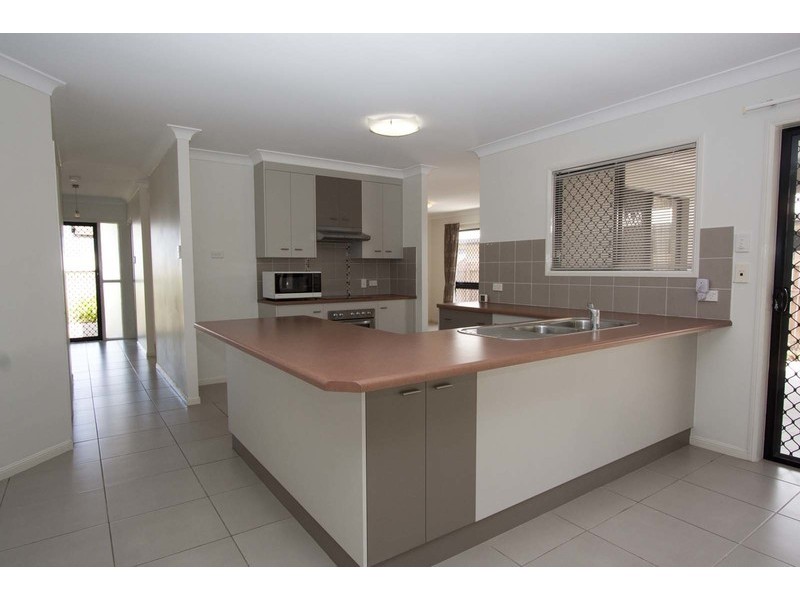 34 Minaret Way, Mount Louisa QLD 4814
