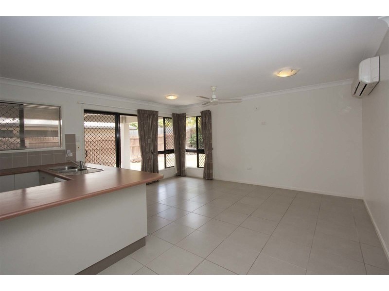 34 Minaret Way, Mount Louisa QLD 4814