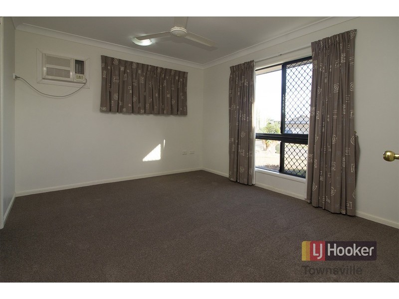 34 Minaret Way, Mount Louisa QLD 4814