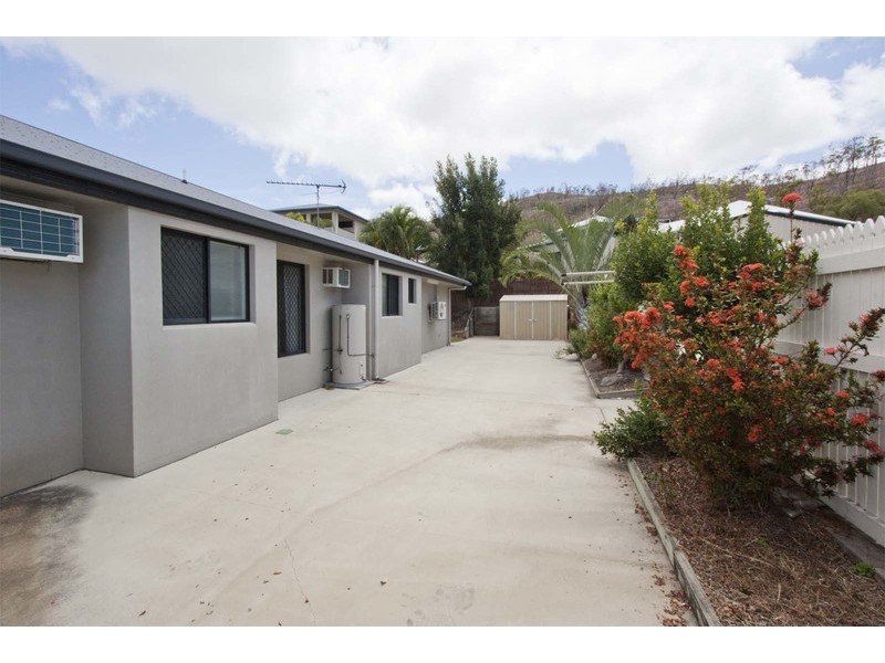 34 Minaret Way, Mount Louisa QLD 4814
