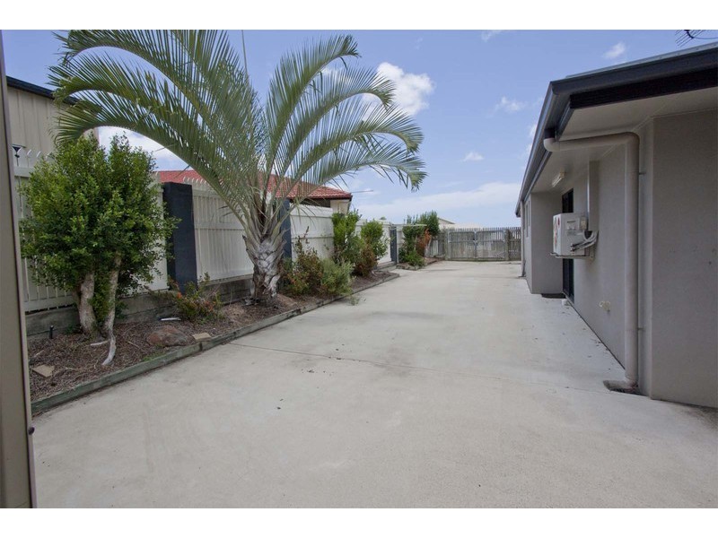 34 Minaret Way, Mount Louisa QLD 4814