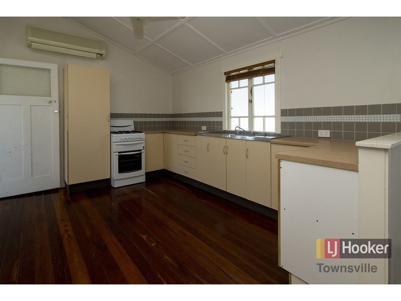 65 Eleventh Avenue, Railway Estate QLD 4810