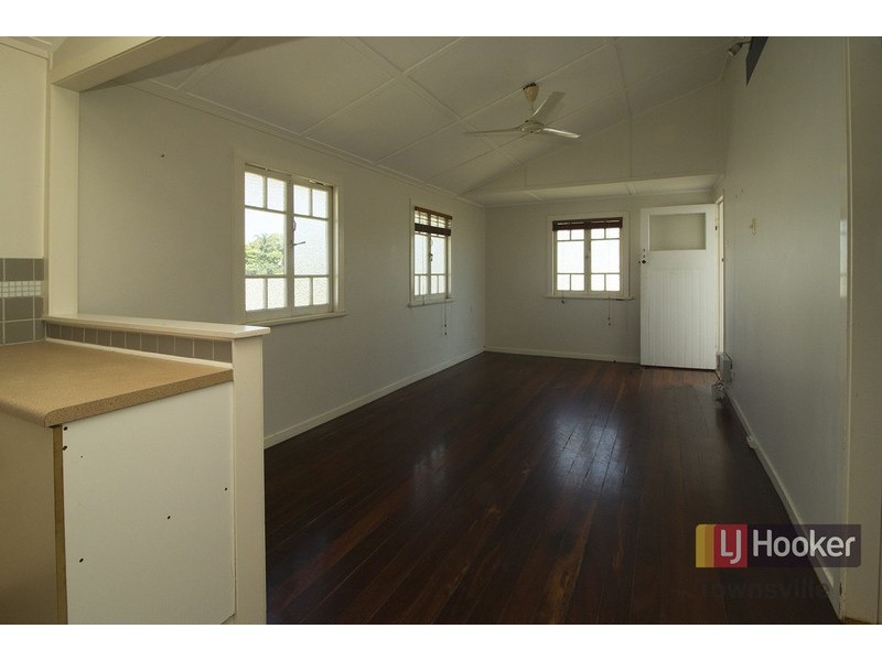 65 Eleventh Avenue, Railway Estate QLD 4810