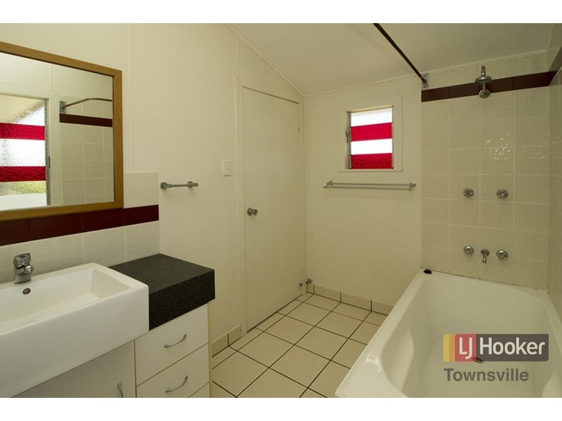 65 Eleventh Avenue, Railway Estate QLD 4810