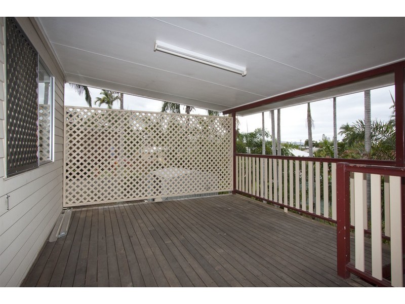 92 Banfield Drive, Mount Louisa QLD 4814